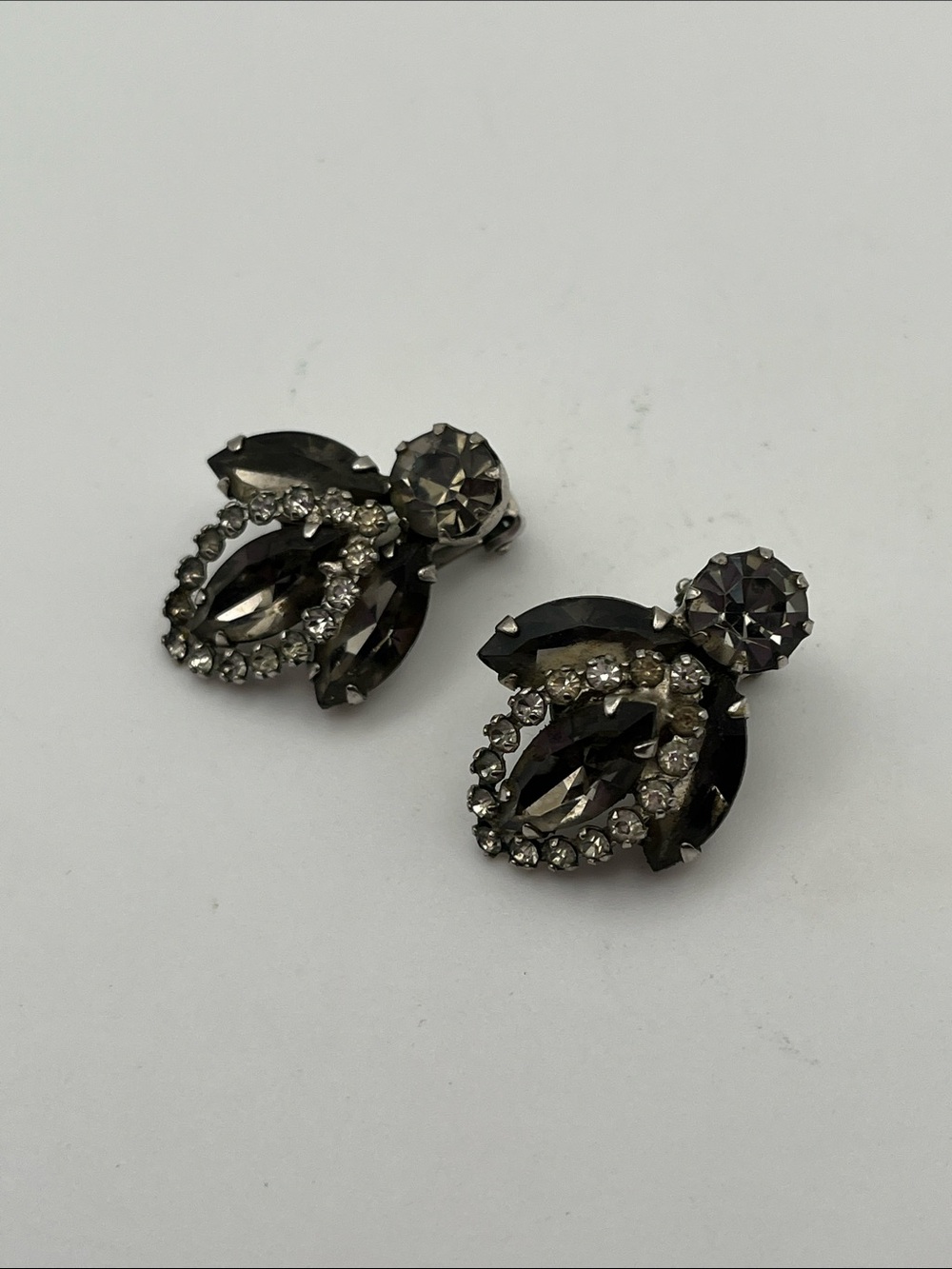 Vintage Signed WEISS Smoky Gray Rhinestone Figural Bee Cluster Clip-On Earrings